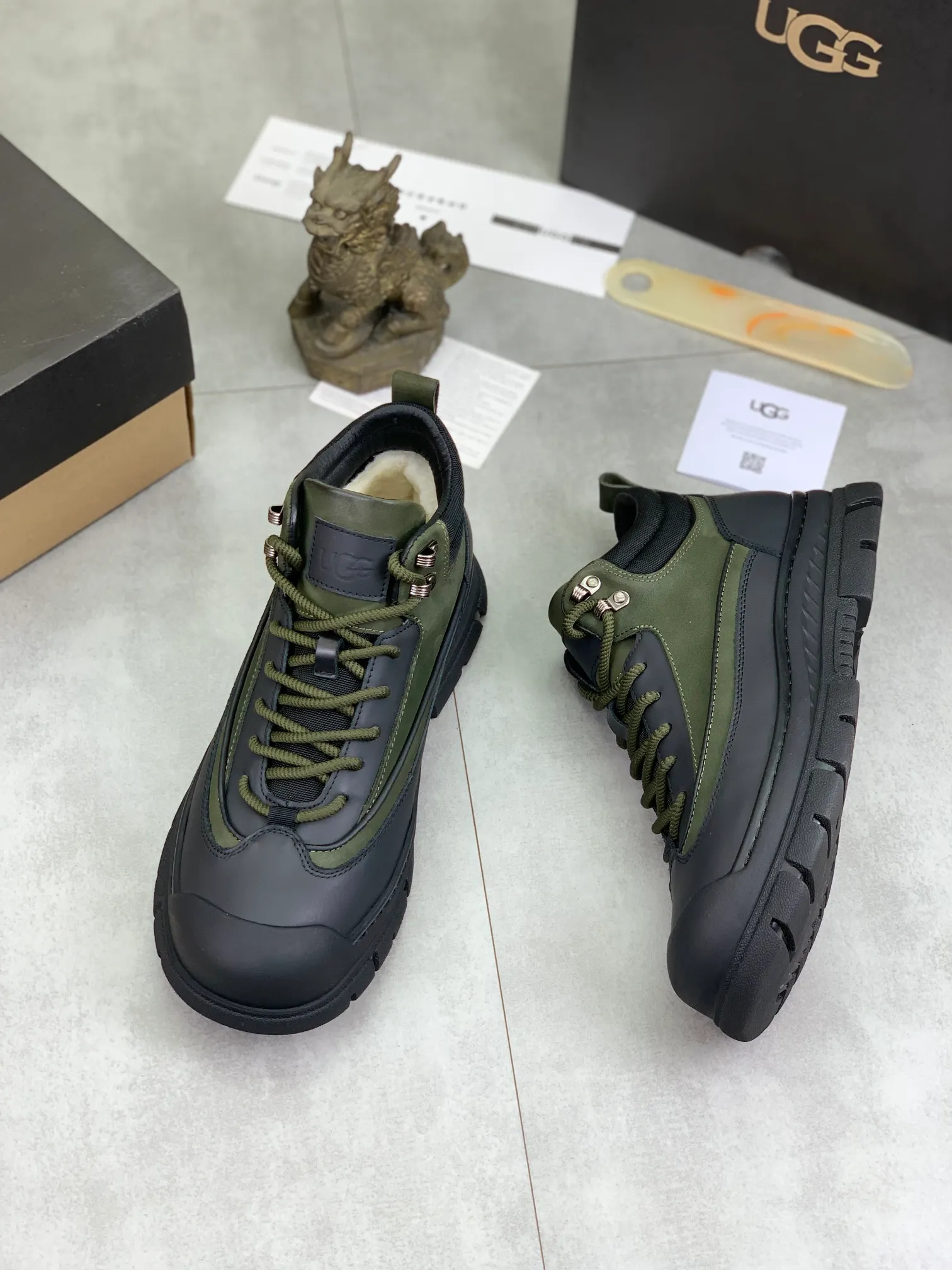 Men's Men's Shoes P620 [New Style] 💰 🆘 "Real Wool" [UGG] 👉 Popular men's shoes official website synchronization 🔰 Genuine quality [proud] is not comparable to the imitations in the general market 🌀 The upper is imported Italian frosted cowhide, and the lining: foot pad 🅰️ grade 🐑 real wool 👻 Only Grade A can show the effect The hand feels smooth and delicate 🔱The shoe shape is grand, only genuine factories can achieve it 🎄The perfect toughness of the original outsole 👻⬛️ allows customers to bid farewell to one-time consumption. Real wool lining, super warm. 3️⃣Colors available Sizes: 38-44